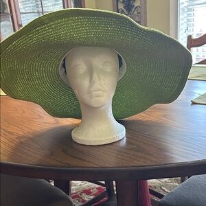 Wide Brim Women’s Straw Sun Hat in Lime Green